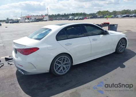 2022 Mercedes-Benz C 300 Sedan z USA, uszkodzony, nr VIN W1KAF4GB8NR019969